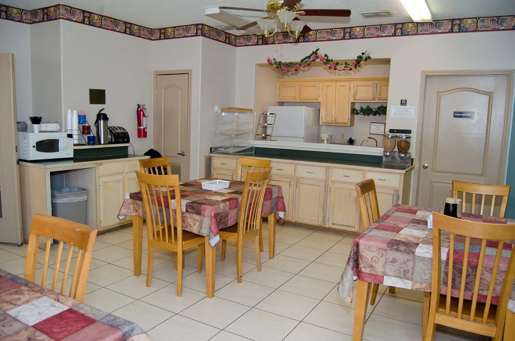 Texas Inn And Suites City Center At University Dr. Edinburg Eksteriør bilde