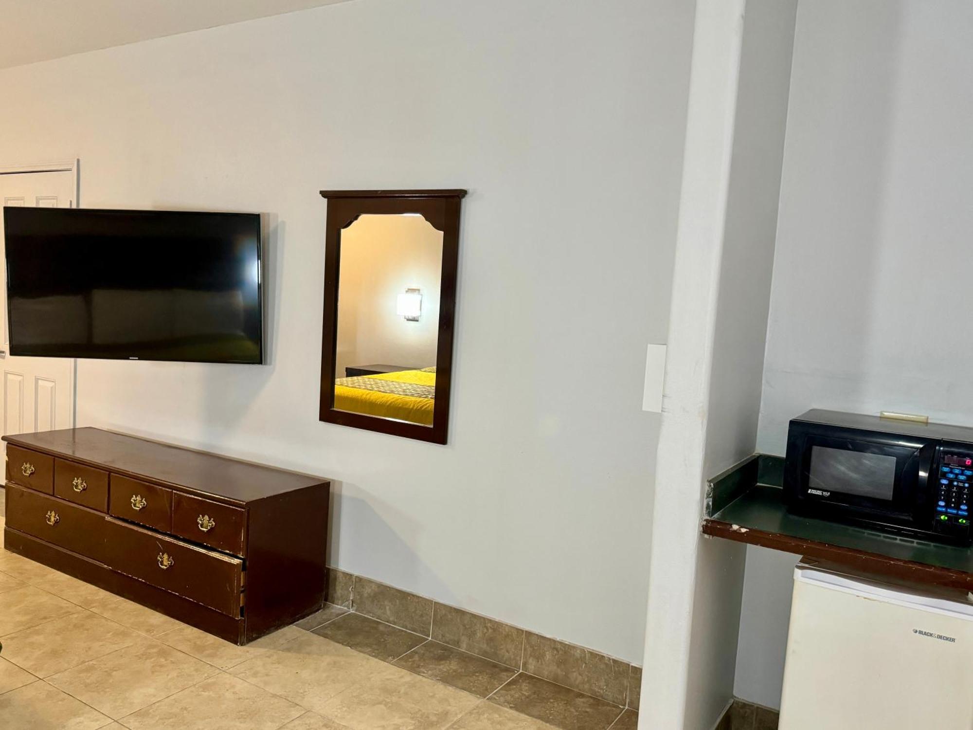 Texas Inn And Suites City Center At University Dr. Edinburg Eksteriør bilde