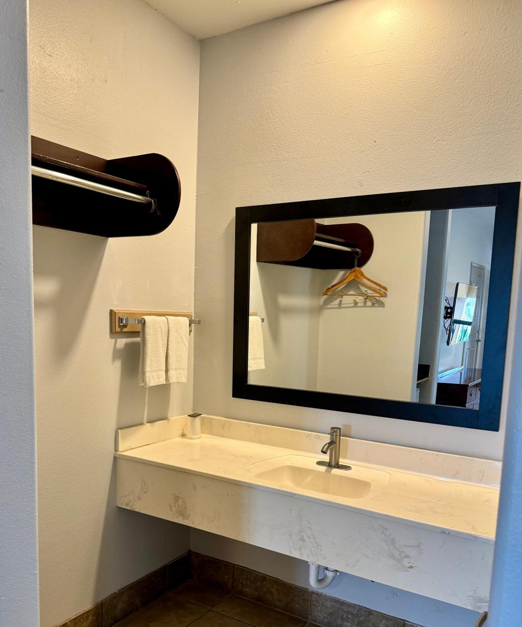 Texas Inn And Suites City Center At University Dr. Edinburg Eksteriør bilde