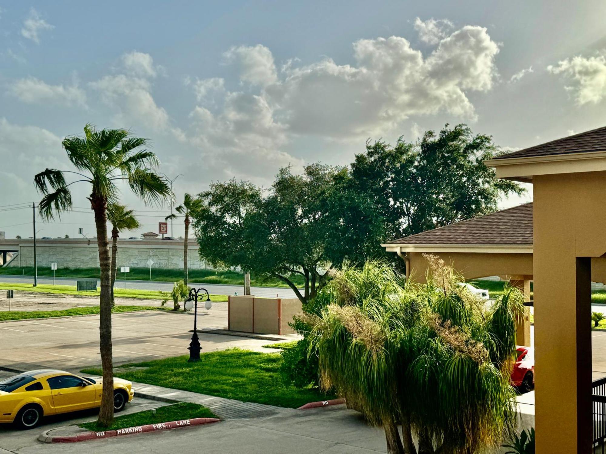 Texas Inn And Suites City Center At University Dr. Edinburg Eksteriør bilde