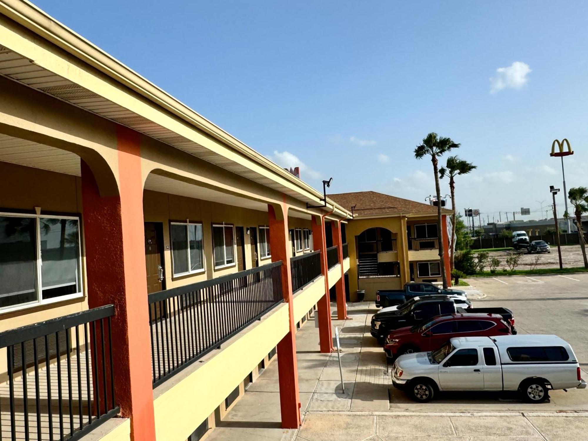 Texas Inn And Suites City Center At University Dr. Edinburg Eksteriør bilde