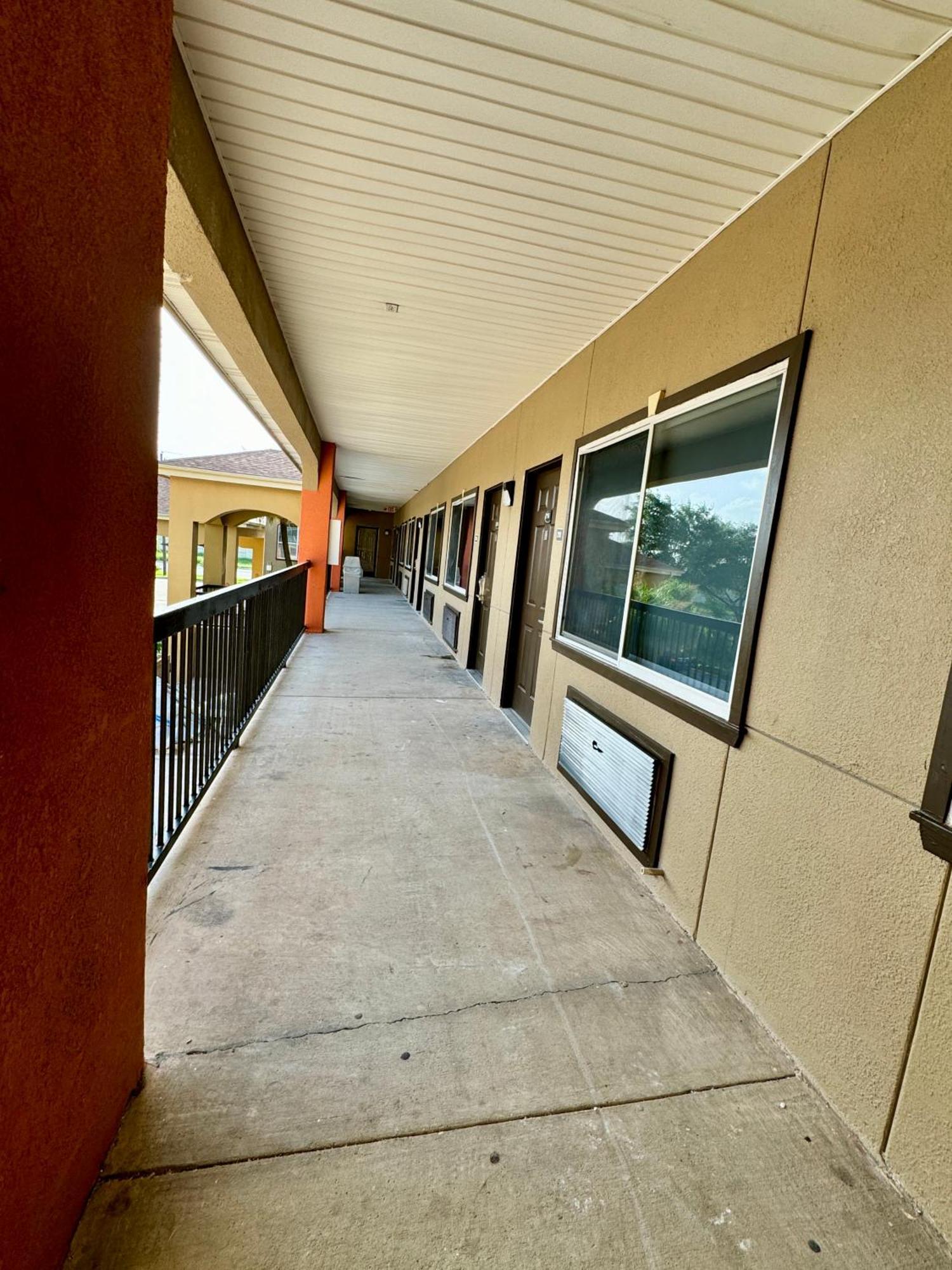 Texas Inn And Suites City Center At University Dr. Edinburg Eksteriør bilde