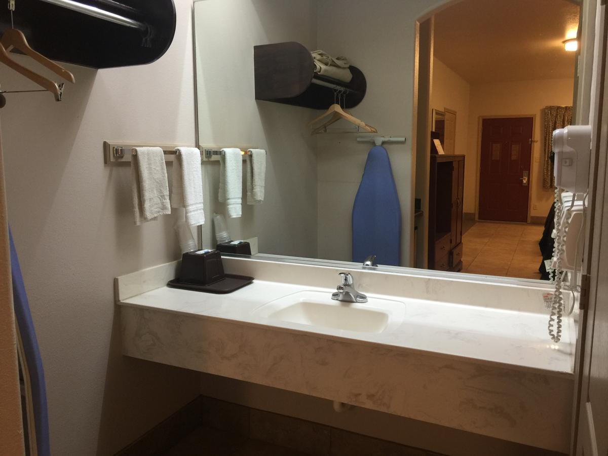 Texas Inn And Suites City Center At University Dr. Edinburg Eksteriør bilde