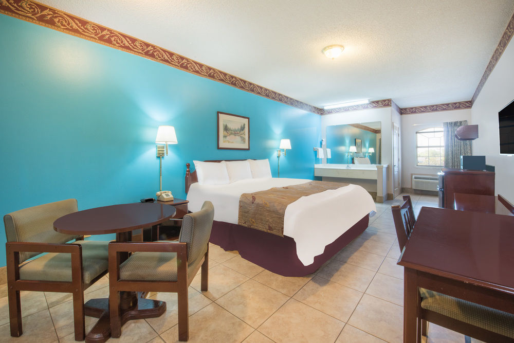 Texas Inn And Suites City Center At University Dr. Edinburg Eksteriør bilde